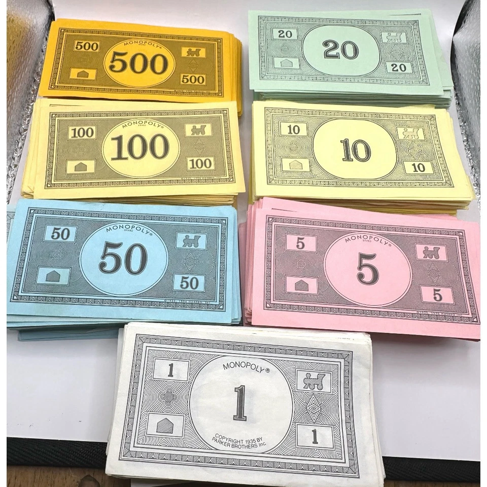 LOTE de Repuesto de Plástico Monopoly Hotel Piezas de Juego de Metal de Colección Tarjetas/Dinero Foto 2 de 4