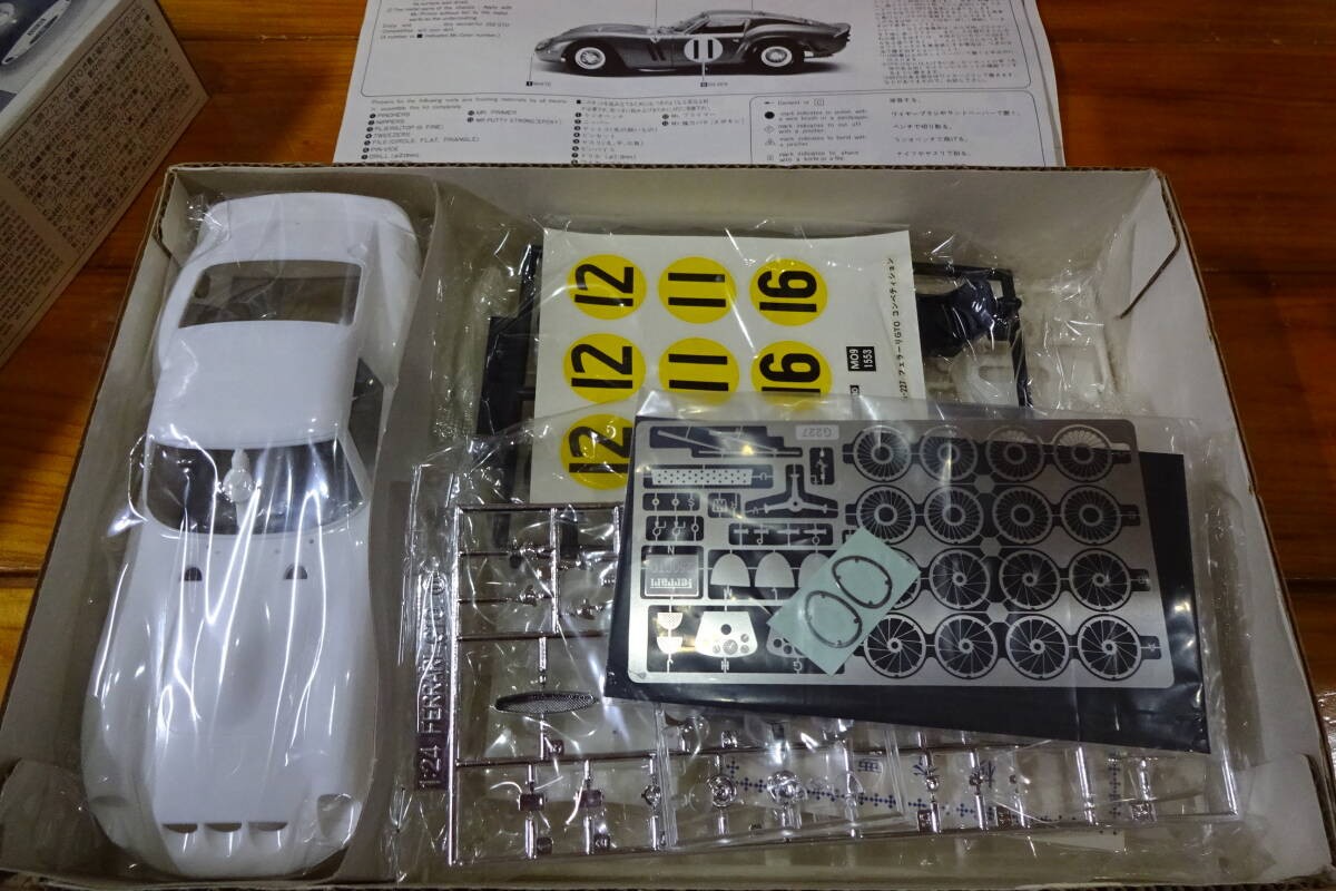 GUNZE SANGYO 1/24 フェラーリ FERRARI 250 GTO WITH SOHC V12 ENGINE