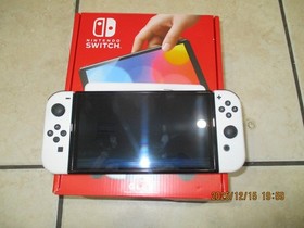 Nintendo Switch OLED Model HEG-001 Handheld Console - 64GB - White  