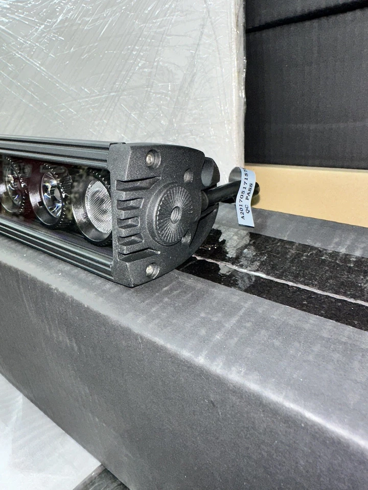 Barra de luz LED negra de una fila Pilot Automotive PL-9722P 22,5" PLX Foto 4 de 4