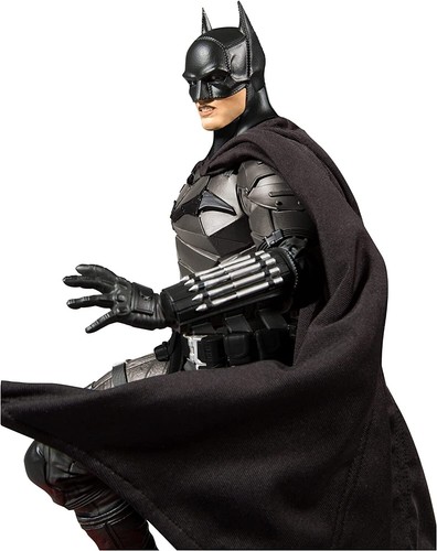 McFarlane Toys DC The Batman (Movie) Batman 1:6 Resin Statue. 12 In. - Picture 3 of 5