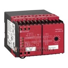 New In Box SCHNEIDER XPSAT5110 Safety Relay