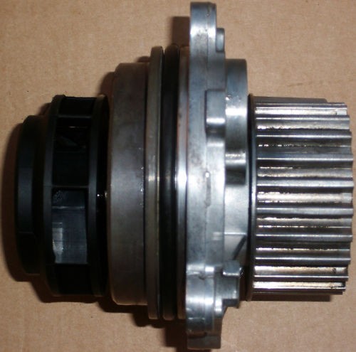 Audi / VW Wasserpumpe 06A121131C