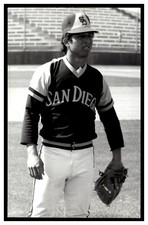 Enzo Hernandez San Diego Padres Vintage Baseball Postcard BL1-01