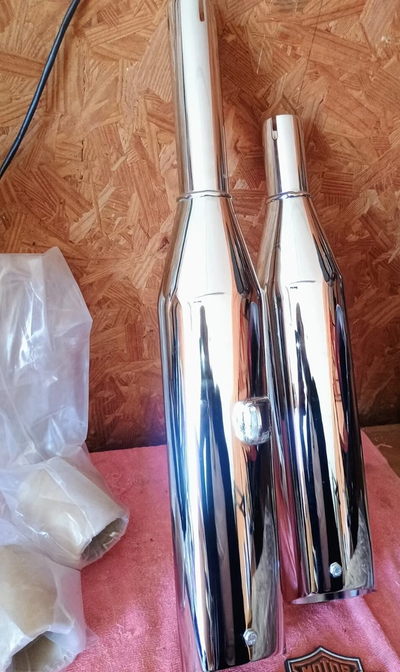 SILENCIADORES CYCLE SHACK 4" SLIP ON 24"R/22"F MOV-440 SE ADAPTA A HARLEY DAVIDSON Foto 2 de 4