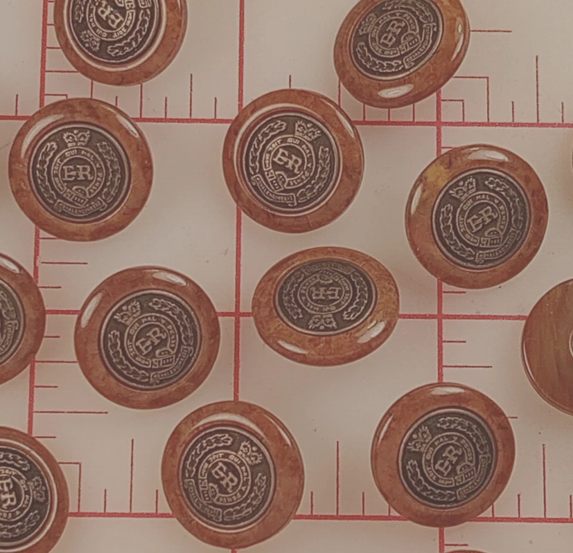 10 botones de vástago vintage borde marrón claro grabado centro de metal 3/4" Europa Foto 2 de 4