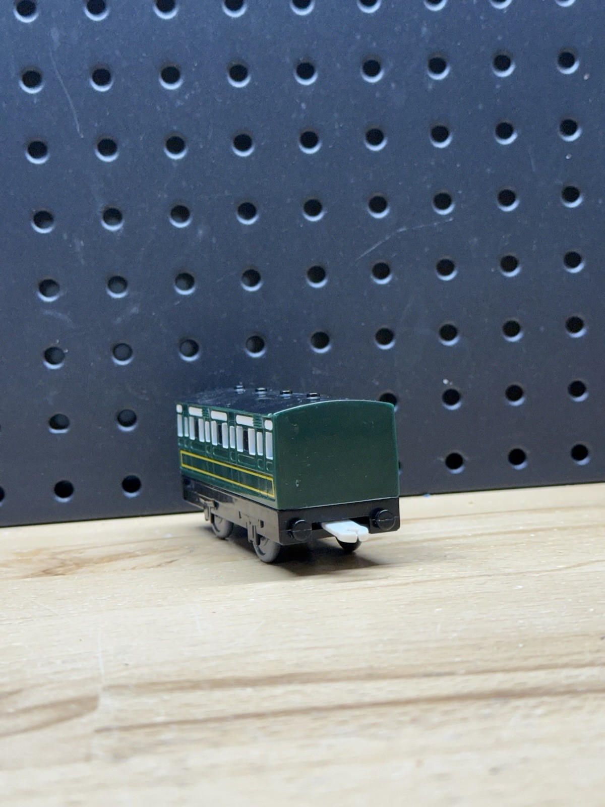 Thomas Trackmaster TOMY Green Express Coach Passenger Car Emily Emily’s thumbnail 2