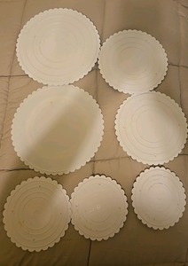 7 Wilton Cake Scalloped Seperator Plates Lazy Susan 12" 12" 10" 10" 8" 7" 7"