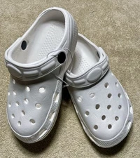 “Crocs-Like” kids  Clogs Size 13/1 Kids Unisex White