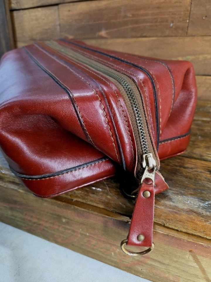 Bosca Utili Kit Leather Bag Burgundy Leather USA Vintage Travel Full Grain  - Image 3 of 4