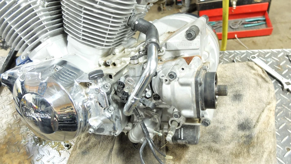 10 Honda VT 1300 VT1300 CS Sabre engine motor — 第 4/4 张图片