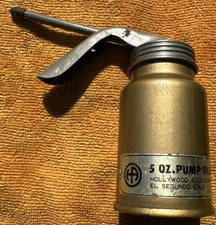 Vintage HOLLYWOOD ACCESSORIES 5 OZ Pump Oiler Advertisement Excellent Condition 