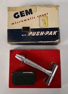 Vintage GEM Micromatic Boxed Shaving Razor With Push-Pak Blades
