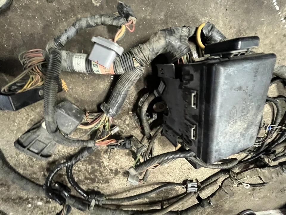 1995 92-97 FORD F-150 F-250 ENGINE BAY FUSEBOX HEADLIGHT ECU WIRE HARNESS OEM - Image 2 of 4