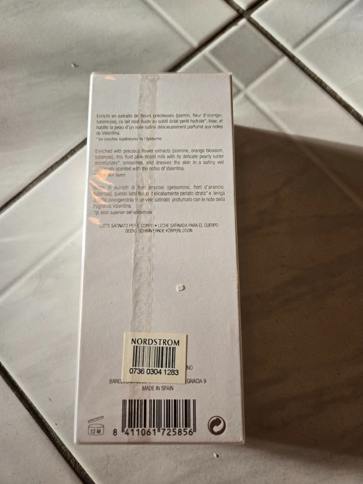 Loción corporal satinada Valentina by Valentino nueva sellada 6,8 fl. oz. Foto 3 de 3