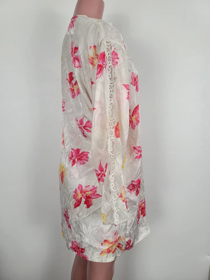 Conjunto de bata camisón floral satinado vintage Josie by Natori para mujer talla grande Foto 4 de 4
