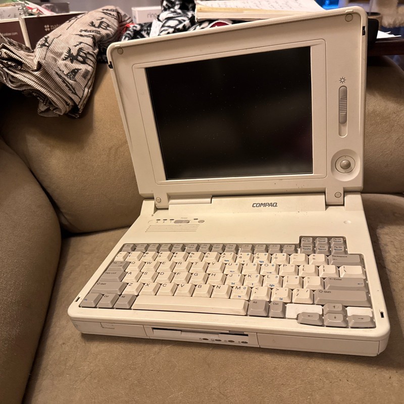 Vintage Compaq LTE Elite 4/50CX Windows 95 computer For Parts