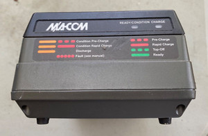 MaCom Tri-Chemistry Rapid Charger CH-104560 for P7100/P7200 Ch-104560-026