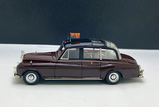 1/43 Rolls-Royce Phantom VI Queen Elizabeth II Silver