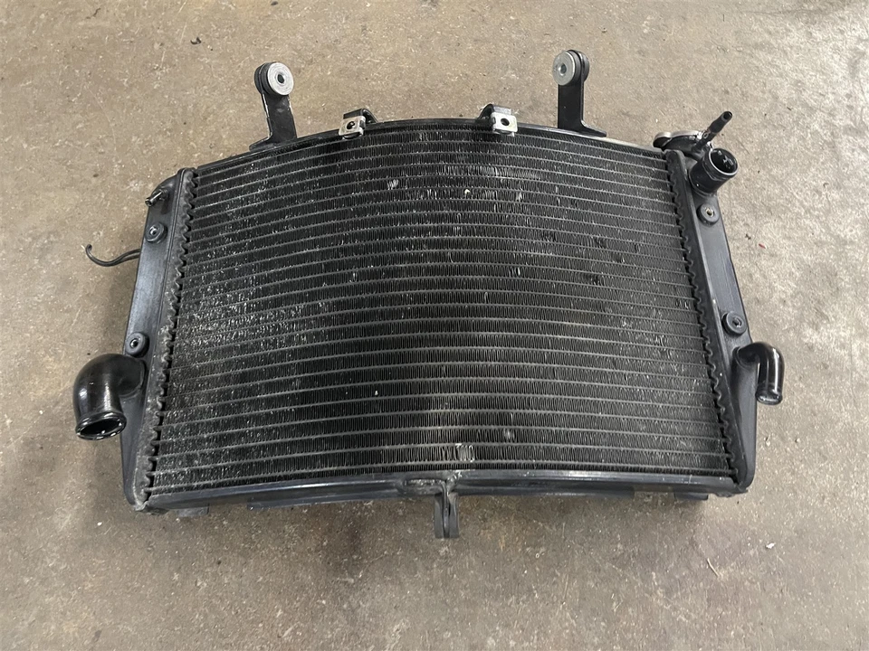 Yamaha YZFR1 YZF R1 04 05 06 2004 2005 2006 OEM motor refrigeración radiador Foto 2 de 3