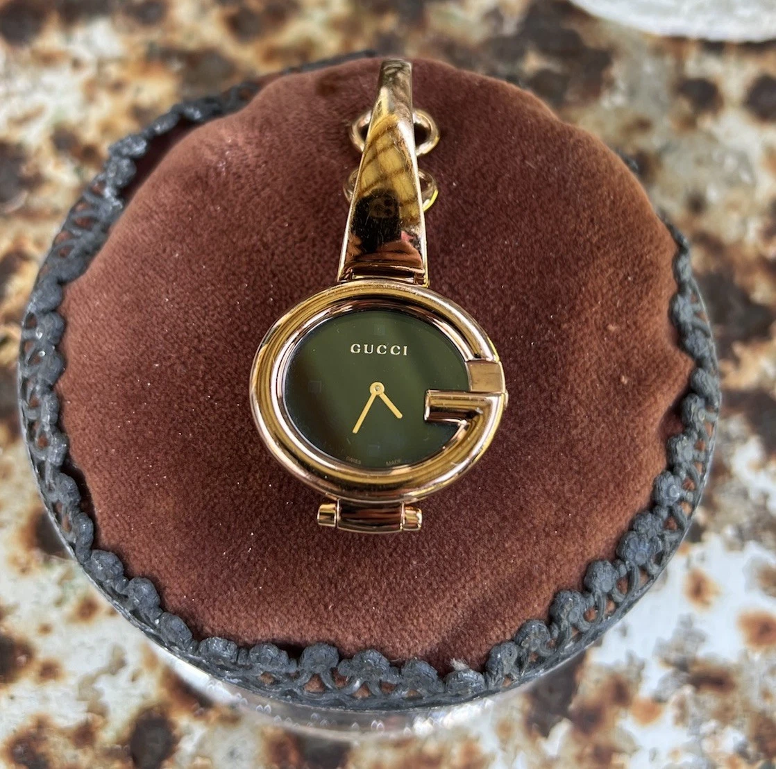 Montre Gucci femme créateur suisse GUCCISSIMA 134,3 acier rose cadran noir 36 mm
