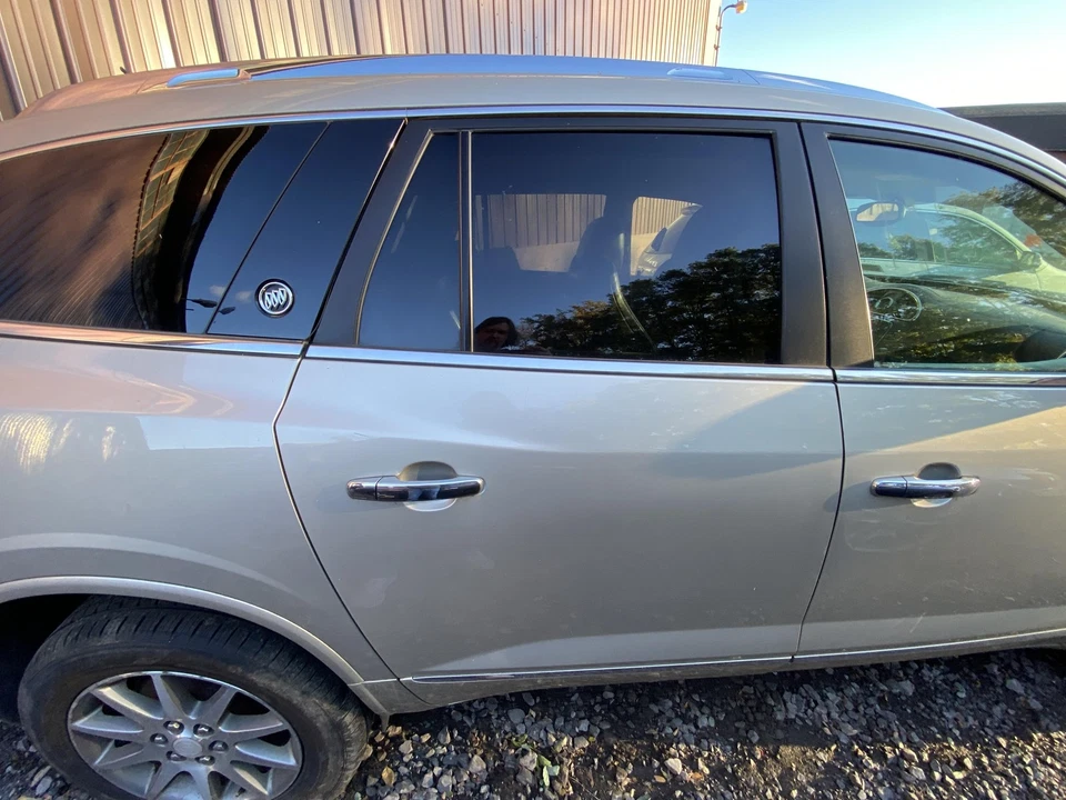 Used Rear Right Door Assembly Rear Side fits: 2014 Buick Enclave Rear Right Grad Foto 3 de 4