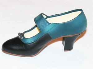 JUST THE RIGHT SHOE SUFFRAGETTE 25041 MINIATURE COLLECTABLES
