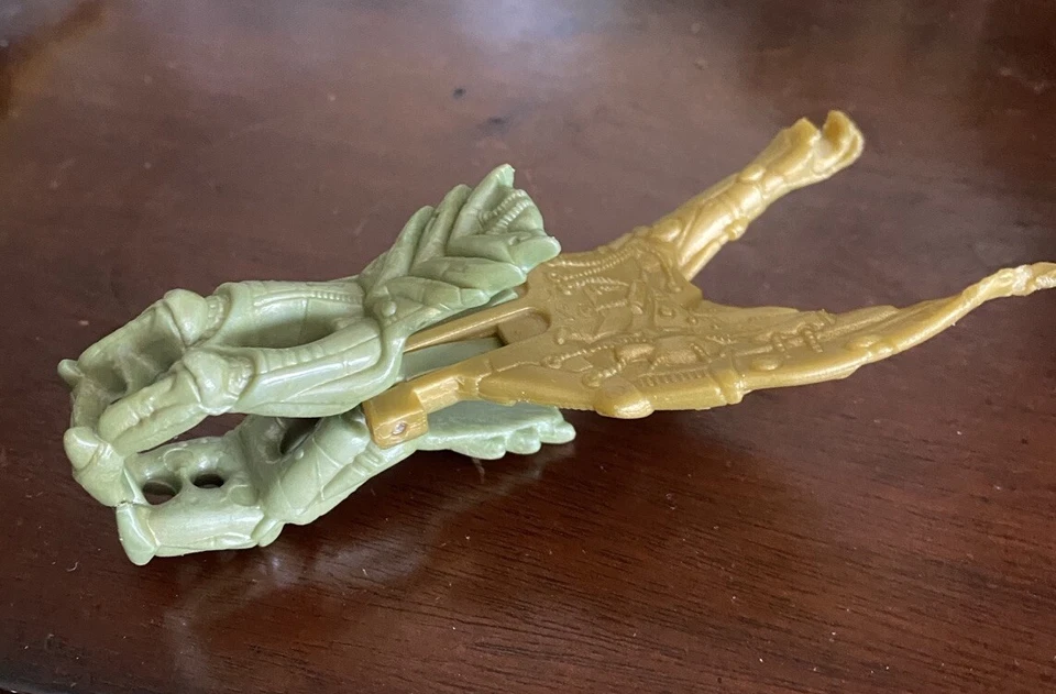 Gold Claw Silverhawks accessory part weapon Pair figure toy Kenner Replacement - Image 2 of 4