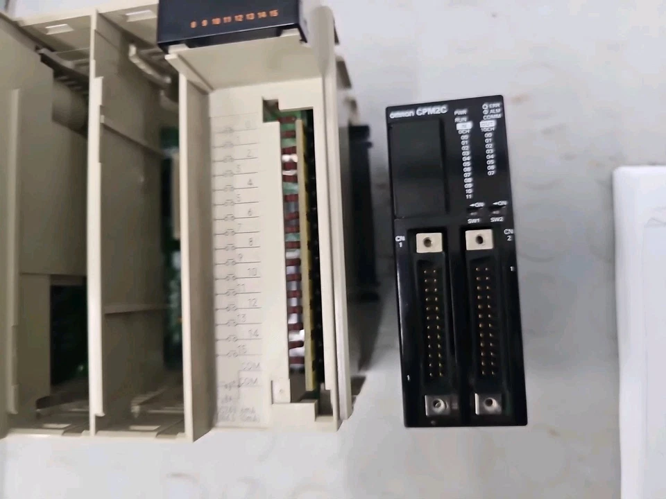 CQM1H-CPU51 Unita' centrale Omron Controller CPU Unit PLC Sysmac + CPM2C - Imagen 3 de 4