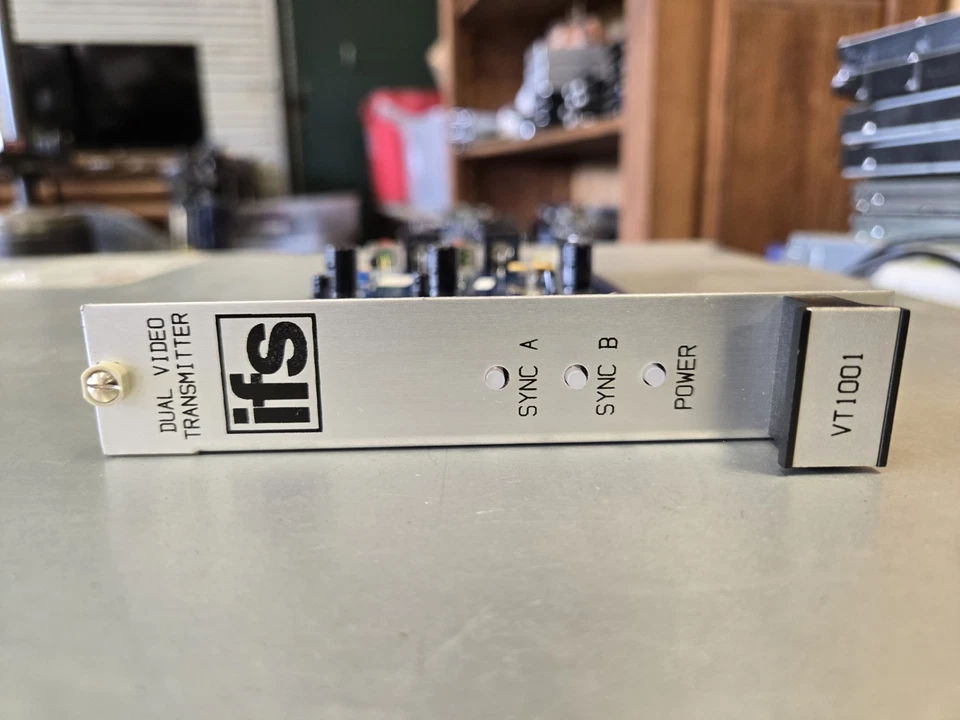 Transmisor de video dual IFS International Fiber Systems VT1001 D-1150A Rev B B2 Foto 3 de 3