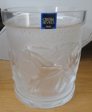 Sèvre modèle  Cheval   vase ou pot cristal signé.