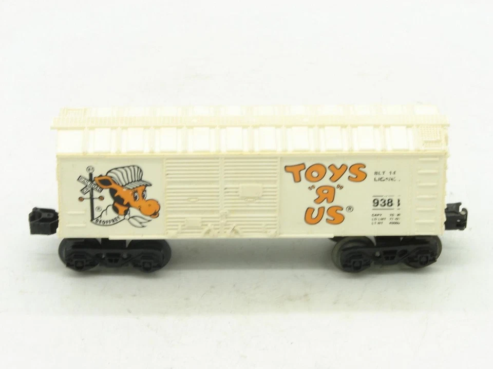 Lionel O Gauge O-27 Toys R Us Geoffrey Engineer Box Car 9388 Car #2 - Image 4 of 4