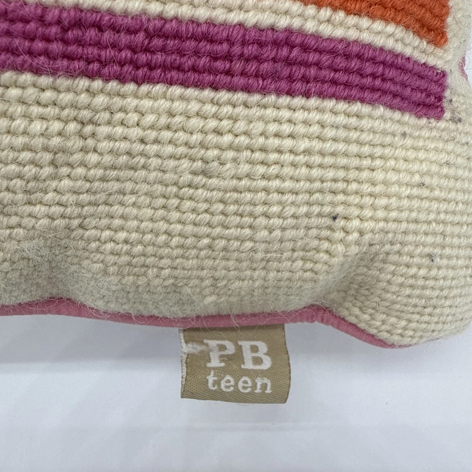 Almohada Pottery Barn Teen/Kids Needlepoint LOVE rosa y naranja 9x9 Foto 2 de 4