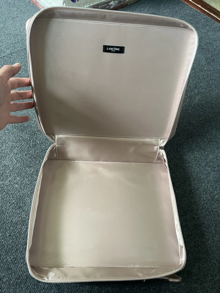 Bolsas de maquillaje Lancôme caja de belleza y estuches oro rosa Foto 4 de 4