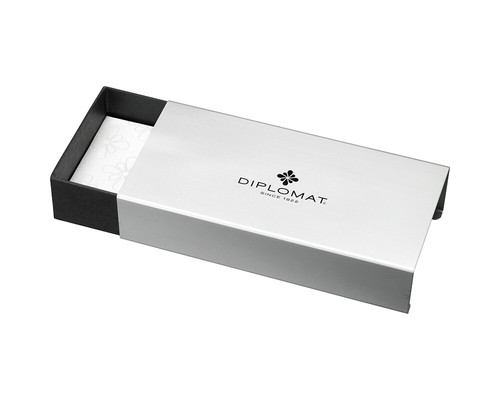 Diplomat Esteem Fountain Pen - Black Barley Medium Nib D40605025 - Picture 3 of 3