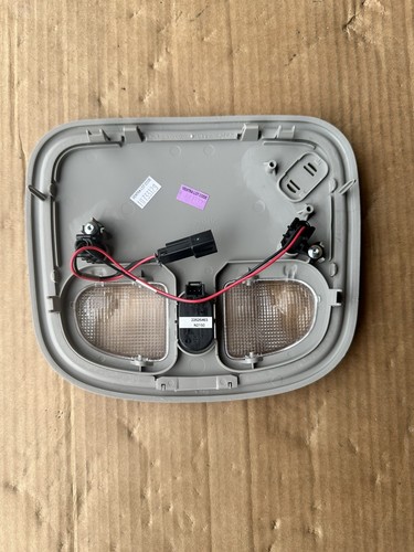 2007-09 Saturn Aura 2009-2012 Map Lamp Assembly GM 15276450 - Picture 2 of 3