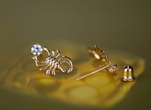 1Ct Round Cut Simulated Diamond Scorpion Stud Earring's 14K Yellow Gold Plated - Picture 4 of 4