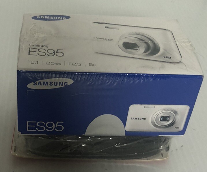 SAMSUNG ES95 HD Capture 16.1MP Digital Camera W/Kit (B charger