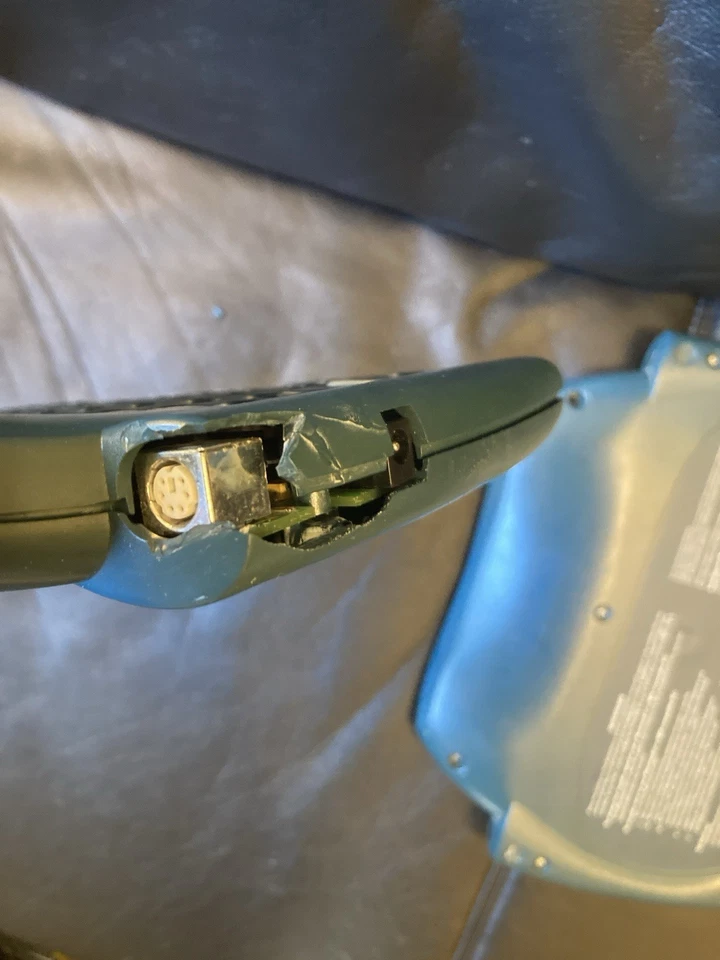 Lot: 2 AlphaSmart 2000 word processors, not working, for parts or repair only - Image 3 of 3