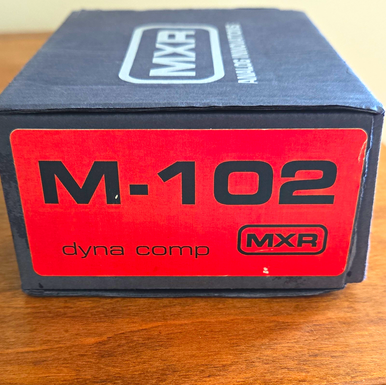 MXR Dyna Comp M-102 Analog Compressor Pedal for Electric Guitar