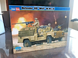 TBE/HOOBY BOSS /DEFENDER XD 'WOLF' W.M.I.K / REF 82446 / GRAPPE/ MAQUETTE 1:35