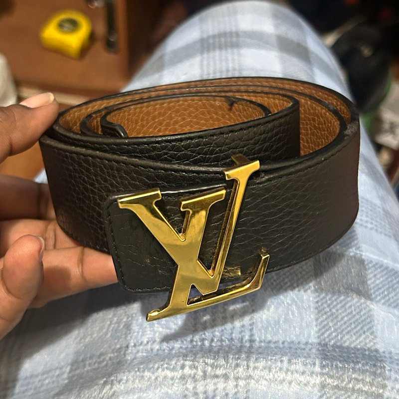 Louis Vuitton Men's Black Solid Belt Size 36 with LV Logo Buckle