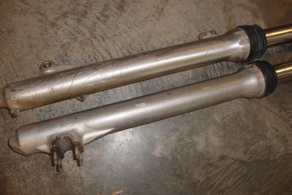 Honda XR250R XR250 XR 250 R 1981 moto de cross horquilla delantera tubos suspensión 81 Foto 2 de 4