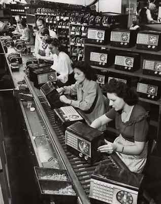 1945 EMERSON RADIO Factory Production Assembly Line Retro Picture Photo ...