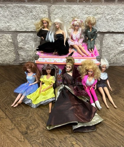 Vintage Barbie Huge Lot Of Dolls, Clothing, Shoes And a Case - GREAT CONDITION