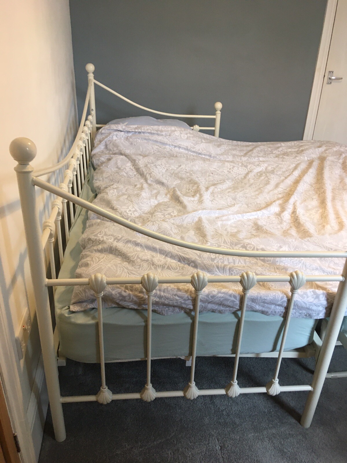 Day bed with trundle and 2 single mattresses eBay