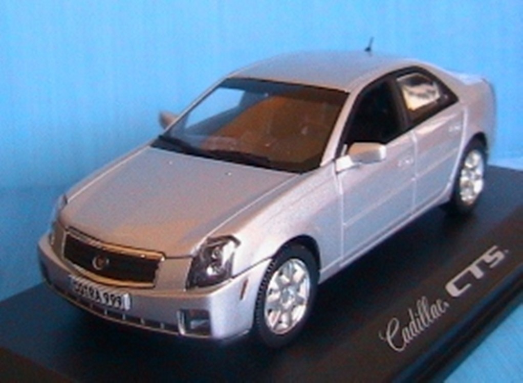 Cadillac CTS 2005 1:43 Norev 910010 berline miniature de collection automobile américaine grise