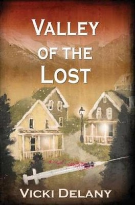 Valley of the Lost (Constable Molly Smith Novels) - Paperback - GOOD