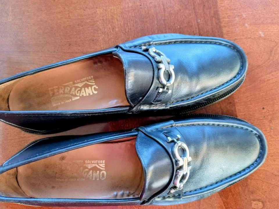 FERRAGAMO CLASSIC BLACK LEATHER RUBBER SOLED GANCINI BIT LOAFERS - Image 2 of 4