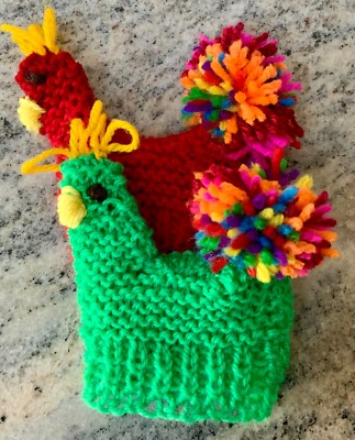 Osterei Cosy 2er Set handgestrickt - Funky Chickens grün & rot